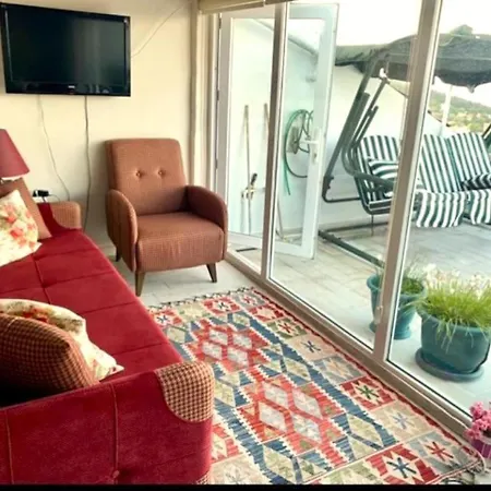 Panoramik Deniz Manzarali Apartment
