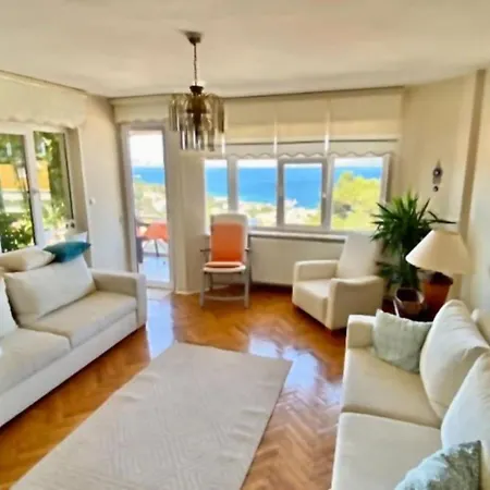 Panoramik Deniz Manzarali Apartmán *